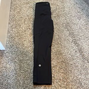 Lulu lemon black cropped w/ pockets leggings